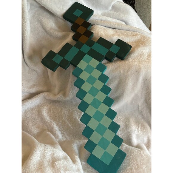 2014 Think Geek Minecraft Diamond Cosplay Hard Foam Sword - Picture 1 of 5